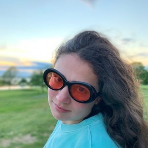 Meet your Posher, Adriana